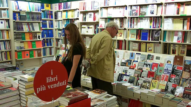 INTERNO LIBRERIA FELTRINELLI