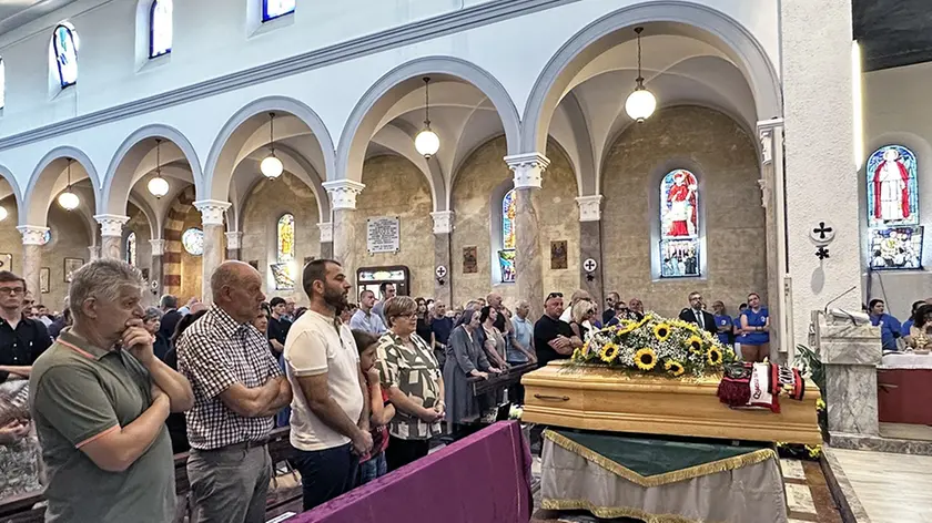 Il feretro di Guido Chinello