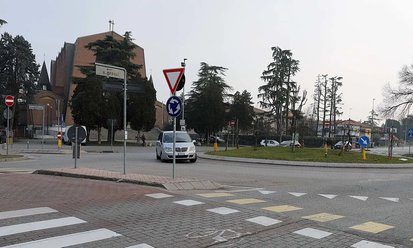 I due agenti sono stati bloccati dalla Mobile vicino alla chiesa di San Pio X