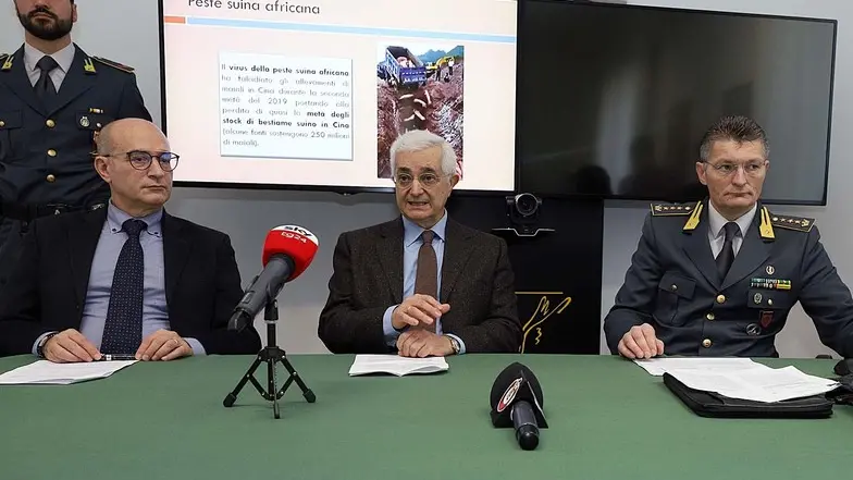 TOME' - AGENZIA BIANCHI - PADOVA - CONFERENZA GUARDI DI FINANZA CARNE DI MAIALE, DA SIN: SCIBETTA, CAPPELLARI, DAMETTO, MAFFIA