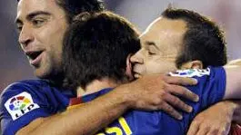 I MIGLIORI. Xavi, Messi e Iniesta: il Barcellona stravince