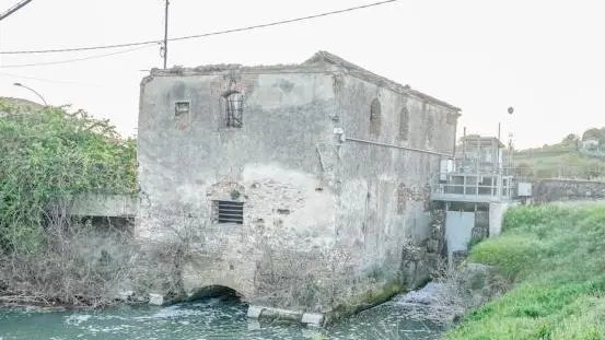 Il mulino Bagnarolo privo della copertura crollata nei giorni scorsi
