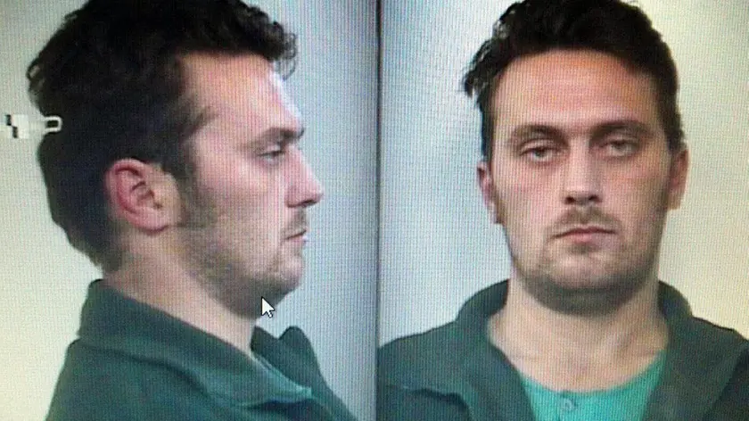 Una immagine di Igor Vaclavic, ricercato per varie rapine nel ferrarese, sospetatto della rapina della pistola alla guardia giurata di Consandolo (Ferrara) con somiglianze con l'omicida di Davide Fabbri a Budrio (Bologna). ANSA/CARABINIERI +++ ANSA PROVIDES ACCESS TO THIS HANDOUT PHOTO TO BE USED SOLELY TO ILLUSTRATE NEWS REPORTING OR COMMENTARY ON THE FACTS OR EVENTS DEPICTED IN THIS IMAGE; NO ARCHIVING; NO LICENSING +++