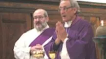 L’ESORCISTA DI VERCELLI Don Giuseppe Capra durante una messa nella chiesa di San Marco
