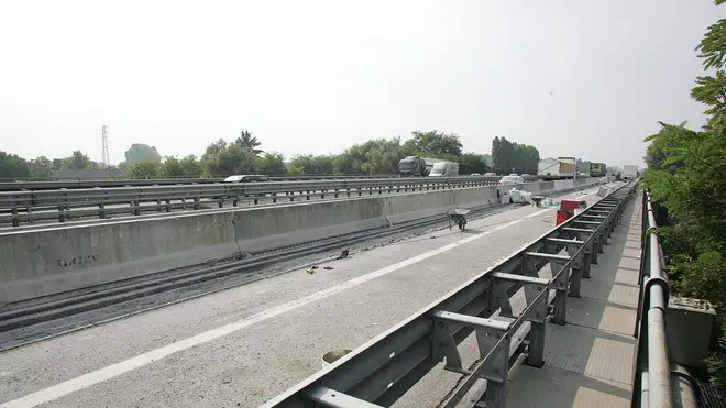 FERRAZZA - CANTIERE IN AUTOSTRADA ALL 'ALTEZZA DEL PONTE SUL BRENTA