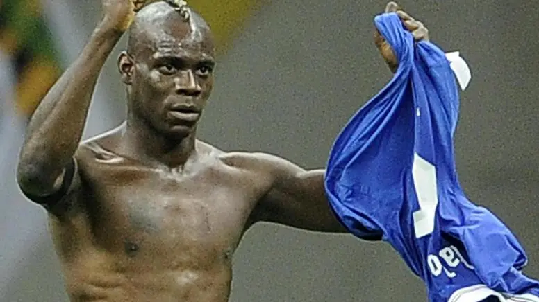 Italian Mario Balotelli jubilates after scoring second personal gol during Uefa Euro 2012 soccer championship Semi-final, Germany vs Italy, at National Stadium, Warsaw, Poland, 28 June 2012. ANSA/MAURIZIO BRAMBATTI