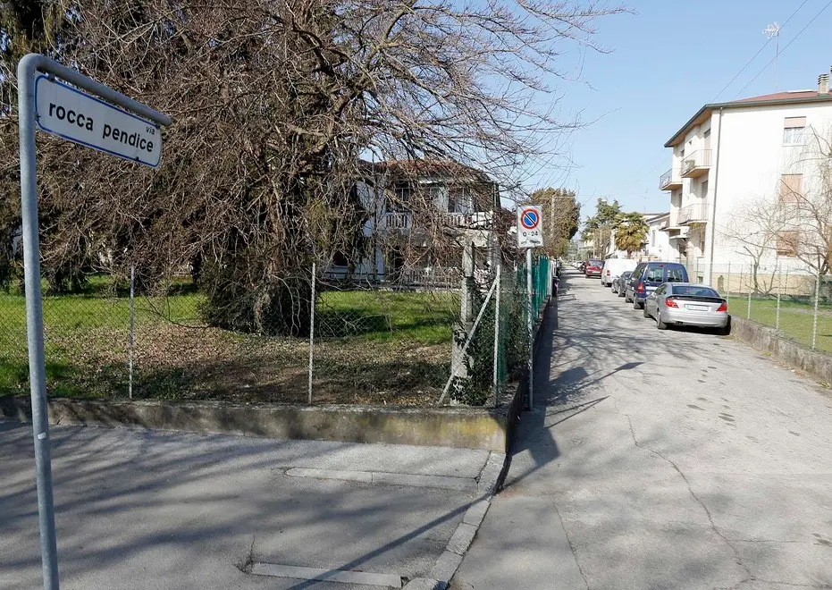 BARON - AGENZIA BIANCHI - PADOVA - VETRI ROTTI VIA ROCCA PENDICE