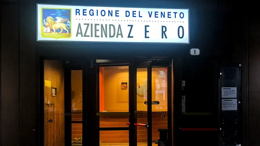 BASCHIERI-AGENZIA BIANCHI-PADOVA-SEDE AZIENDA ZERO, PIAZZETTA GASPAROTTO.