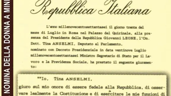 Il nome di Tina Anselmi, con la formula del giuramento della prima donna ministro, comparira' su un francobollo autoadesivo da 95 centesimi che sara' emesso il 2 giugno prossimo, insieme ad altri due francobolli di eguale valore che celebreranno i 70 anni sia della Repubblica Italiana (l'Altare della Patria sorvolato dagli aeroplani delle Frecce Tricolori per la celebrazione dell'anniversario della Repubblica; - un'immagine d'epoca con una donna nell'atto di inserire nell'urna la propria scheda elettorale nel corso delle elezioni amministrative del 1946), sia dell' estensione del diritto di voto alle donne. ANSA/POSTE ITALIANE +++EDITORIAL USE ONLY - NO SALES+++
