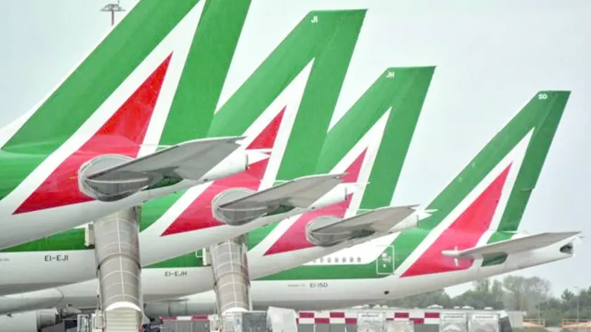Alcuni aerei della compagnia Alitalia attiva fino al 2021