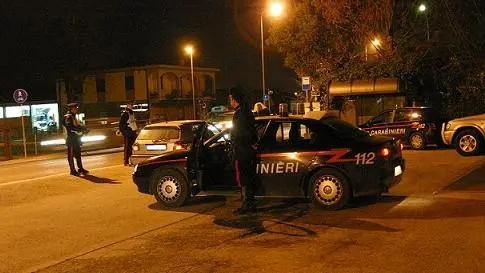 Foto simbolo di un'operazione dei carabinieri in notturna