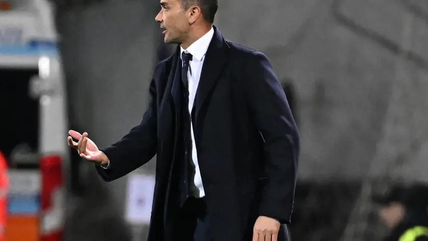 epa11772783 Fiorentina's head coach Raffaele Palladino reacts during the UEFA Conference League match ACF Fiorentina vs Lask at Artemio Franchi Stadium in Florence, Italy, 12 December 2024. EPA/CLAUDIO GIOVANNINI