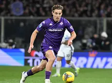 Fiorentina's midfielder Edoardo Bove in action during the Italian serie A soccer match ACF Fiorentina vs Inter Milan at Artemio Franchi Stadium in Florence, Italy, 01 December 2024. Bove felt sick and suddenly collapsed to the ground. He was taken to hospital and the game was suspended. ANSA/CLAUDIO GIOVANNINI