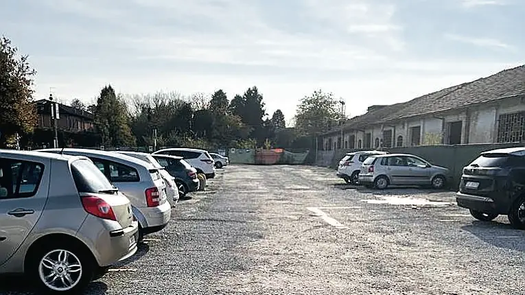 Il parcheggio all’ex caserma Prandina è spesso mezzo vuoto