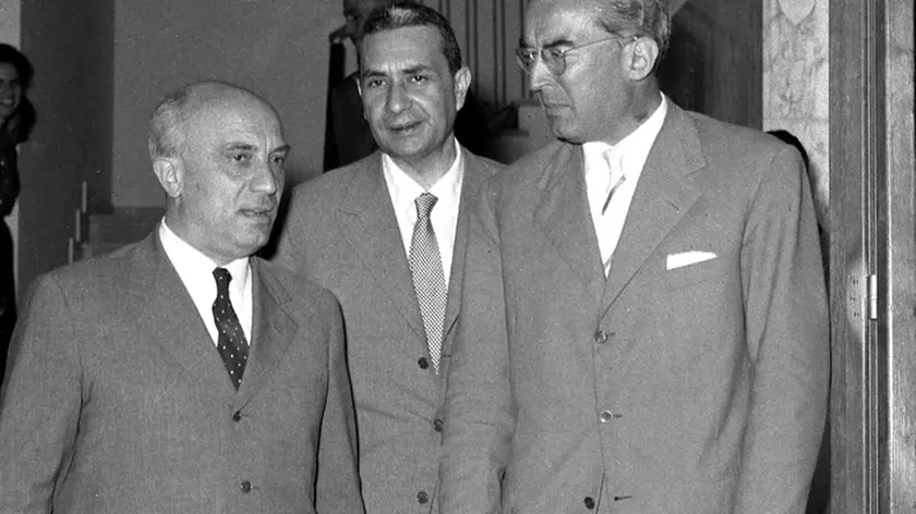 Gli onorevoli Luigi Gui (d) , Amintore Fanfani(s) e Aldo Moro in una foto del 30 nov. 1959. ANSA /ARCHIVIO /JI