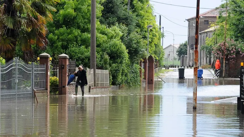 Belluco, Ag. Zangirolami, Pernumia. Bomba d’acqua a Pernumia. Nella foto: via cornoledo