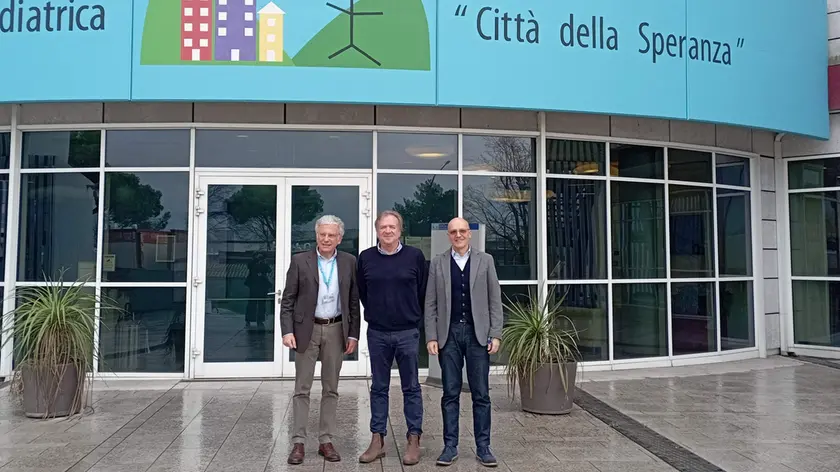 l direttore scientifico dell’Istituto di ricerca pediatrica Eugenio Baraldi, il professor Gino Gerosa e l’amministratore delegato Stefano Lupi