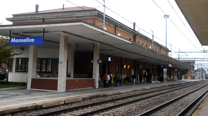 Monselice, 13.11.2013.Sitauzione dei pendolari alla stazione ferroviaria.Nella foto: la stazione .ph. Zangirolami