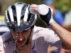 epa11564284 British rider Adam Yates of UAE Team Emirates in action during the 9th stage of Spain's Cycling Vuelta in Granada, 25 August 2024. The 9th stage is a 178.5km route from Motril to Granada. EPA/Javier Lizon