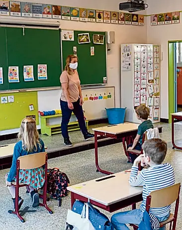 15/05/2020 Edegem, alunni in classe durante la graduale riapertura della scuola elementare Olfa Elsdonk. Oggi le scuole stanno testando la riapertura e ricominceranno per un numero limitato di alunni lunedì 18 maggio.