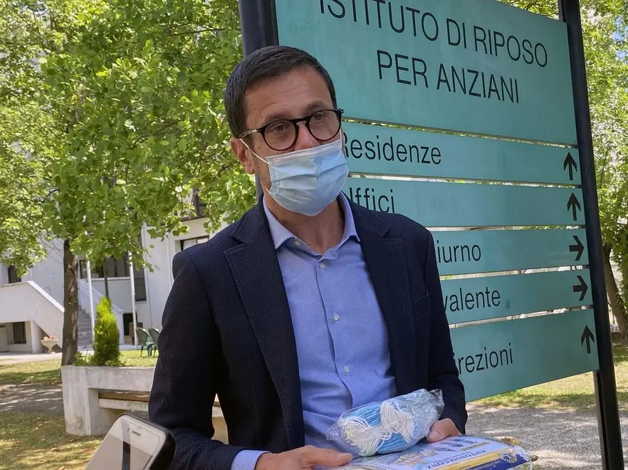 TOME -AGENZIA BIANCHI-PADOVA - LIONS CONSEGNA MASCHERINE ALL’IRA