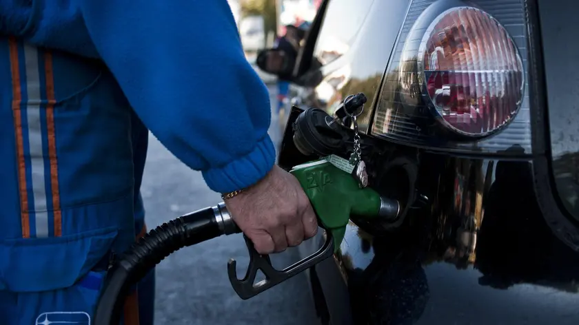 11/12/2012 Roma, File ai distributori di benzina in pèrevisione dello sciopero dei benzinai