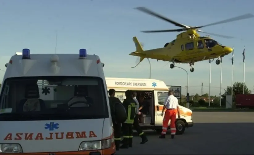 Sul posto sono intervenuti i sanitari