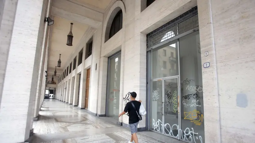 MARIAN-AGENZIA BIANCHI-PADOVA -NEGOZI CHIUSI CORSO MILANO