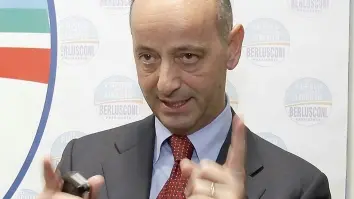 Marino Zorzato coordinatore del Pdl Veneto; a fianco il governatore Luca Zaia festeggia il presidente della Provincia di Treviso Leonardo Muraro