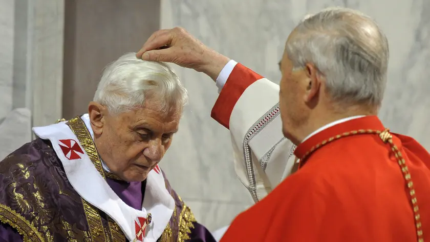 Papa Benedetto XVI , oggi 9 marzo 2011, durante la messa del mercoledi delle ceneri, nella Basilica di Santa Sabina a Roma. ANSA /OSSERVATORE ROMANO - HO - EDITORIAL USE ONLY