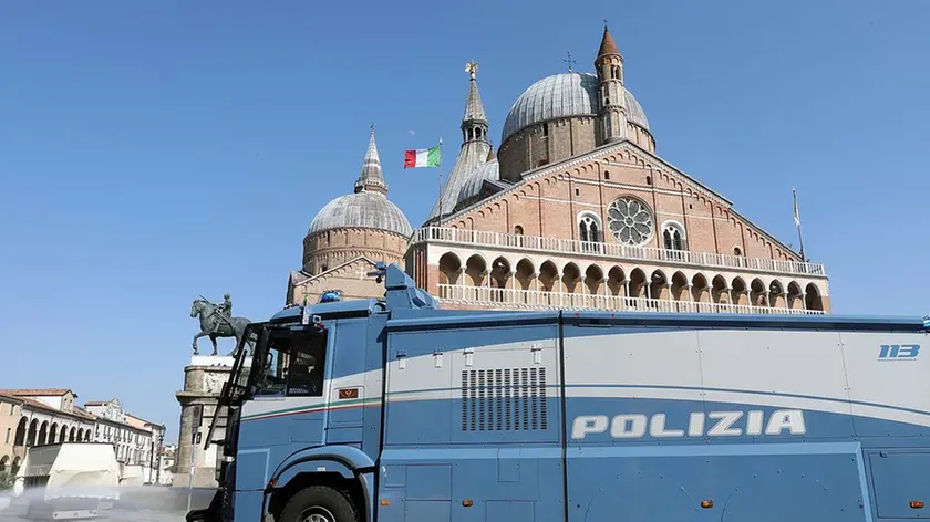 MARIAN - AGENZIA BIANCHI - PADOVA - LAVAGGIO STRADE POLIZIA