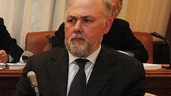 L'ex tesoriere della Margherita Luigi Lusi in una recente immagine. Le Fiamme gialle sono state alla sede della Bnl in Senato, oggi 7 febbraio 2012, per acquisire la documentazione bancaria relativa ai conti della Margherita. Ne è nato un caso perché il mandato dei finanzieri non conteneva la richiesta di accedere negli ambienti del Senato, protetti dalle guarentigie parlamentari. La Giunta delle immunità si sta occupando della vicenda su invito del presidente Schifani che, secondo quanto si è appreso, ha indirizzato una lettera al presidente della Giunta Marco Follini. ANSA/GIUSEPPE LAMI