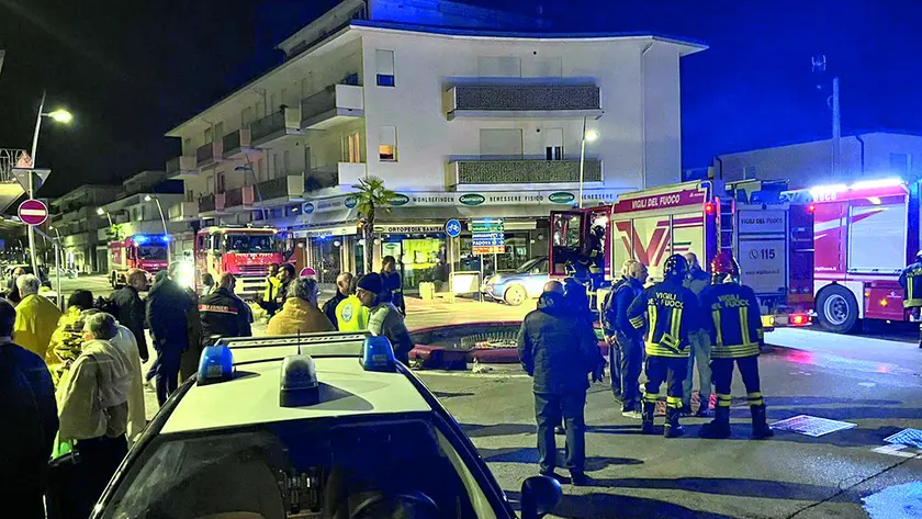 La grande mobilitazione di vigili del fuoco, carabinieri e volontari arrivati all’Alexander