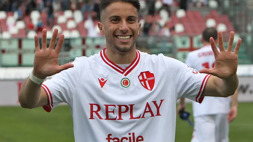 Michael Liguori esulta dopo un gol