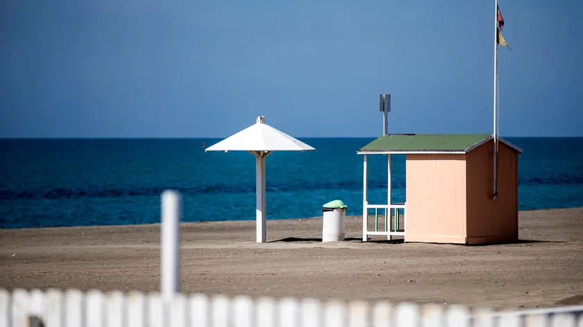 A view of a beach resort at the deserted Ostia beach during the Coronavirus emergency, Rome, Italy, 16 April 2020. ANSA/ANGELO CARCONI