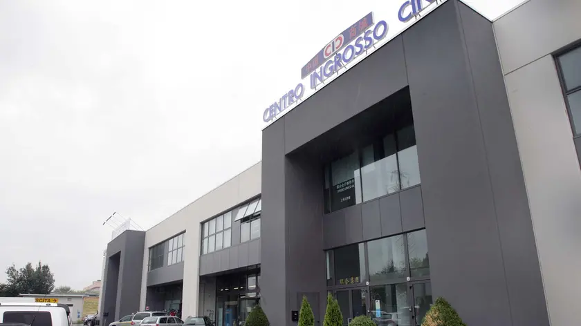 PIEROBON - SEQUESTRO GUARDIA DI FINANZA AL CENTRO INGROSSO CINA PIEROBON - SEQUESTRO GUARDIA DI FINANZA AL CENTRO INGROSSO CINA
