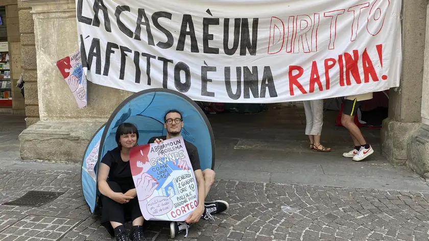 La protesta delle tende organizzata dagli universitari per il caro affitti