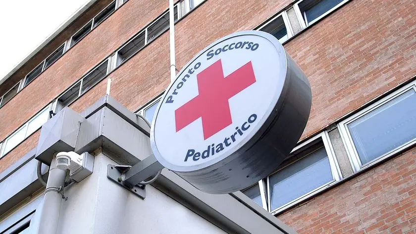 PD 09 settembre 2004 G.M...Pronto Soccorso Pediatrico, bambini punti dalle api. ..(CARRAI) Pronto Soccorso Pediatrico, bambini punti dalle api - carrai