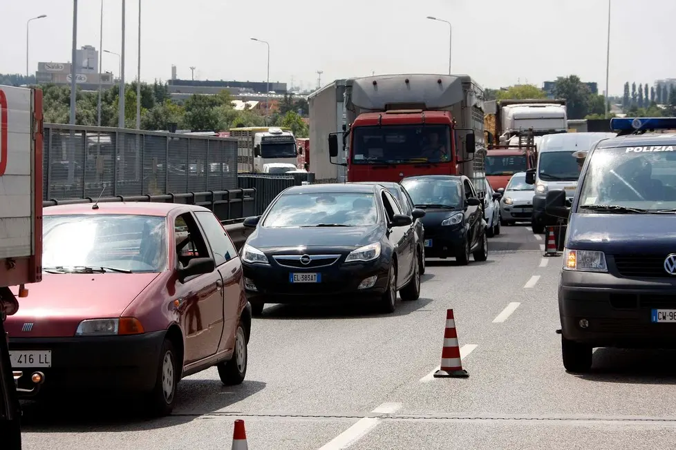 BARON - AGENZIA BIANCHI - PADOVA - INCIDENTE IN TANGENZIALE