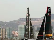 epa11608310 NYYC American Magic (L) of US and Luna Rossa Prada Pirelli of Italy compete on the third day of the Louis Vuitton Cup Semi-Finals within the America's Cup sailing competition, in Barcelona, Spain, 16 September 2024. EPA/TONI ALBIR