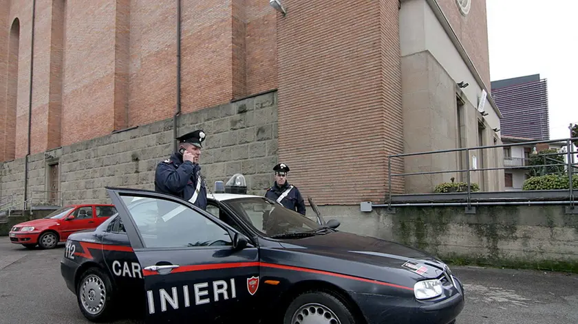 BARON - AGGRESSIONE AL PARROCO DI SAN LAZZARO - I CARABINIERI DAVANTI ALLA CHIESA DI SAN LAZZARO BARON - AGGRESSIONE AL PARROCO DI SAN LAZZARO