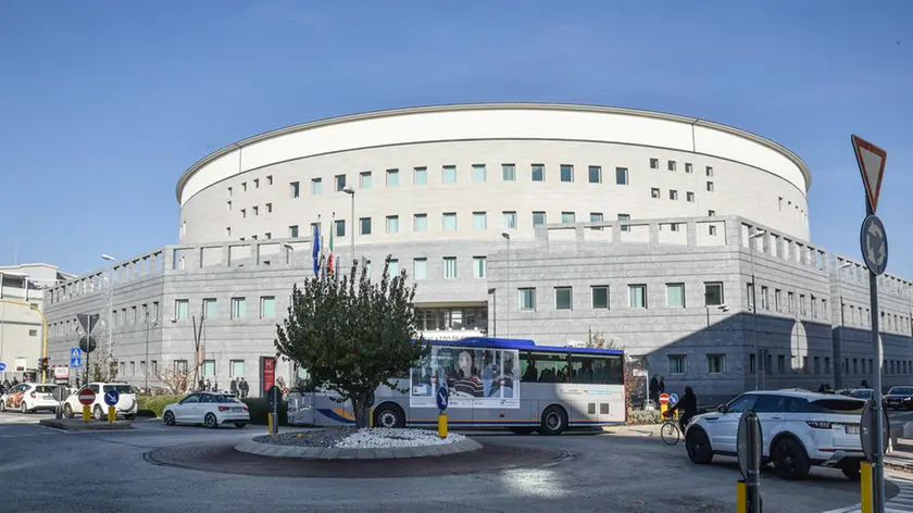 SBRISSA-AGENZIA BIANCHI-PADOVA-ESTERNI TRIBUNALE DI PADOVA