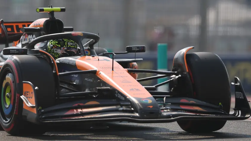 epa11760040 McLaren driver Lando Norris of Britain in action during a practice session for the Formula One Abu Dhabi Grand Prix, in Abu Dhabi, United Arab Emirates, 06 December 2024. The 2024 Formula One Abu Dhabi Grand Prix is held on the Yas Marina Circuit racetrack on 08 December. EPA/ALI HAIDER