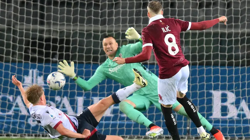 Torino's Ivan Ilic in action during the italian Serie A soccer match Torino FC vs Bologna FC at the Olimpico Grande Torino Stadium in Turin, Italy, 3 May 2024 ANSA/ALESSANDRO DI MARCO