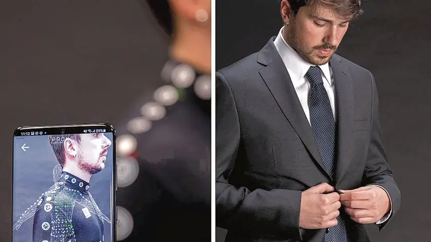 Le misure sartoriali prese con la app e a destra l'abito confezionato