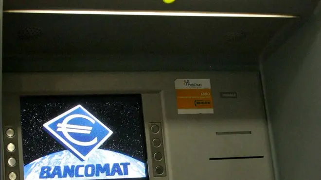 Padova 20071028 BANCA ANTONVENETA In foto BANCOMAT - FOTO SIMBOLO banca Antonveneta di piazza dei Frutti, dove sono stati clonati alcuni bancomat, c'era una tastiera fasulla nel bancomat (BIANCHI/Bianchi)