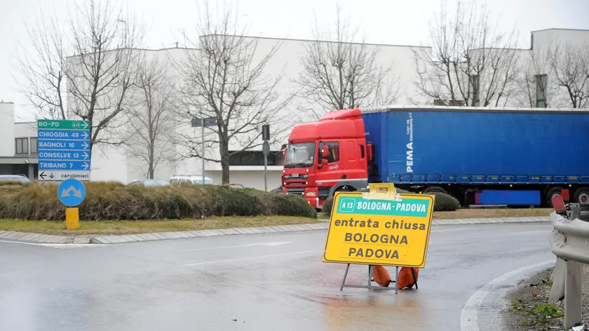 SERVIZIO PROPOSTO Monselice (PD) 06.02.2015 Casello A13 chiuso senza apparente motivo ph. Zangirolami