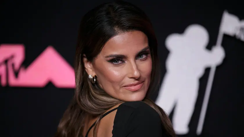 epa10857684 Canadian singer Nelly Furtado poses on the red carpet during the MTV Video Music Awards at the Prudential Center in Newark, New Jersey, USA, 12 September 2023. EPA/SARAH YENESEL