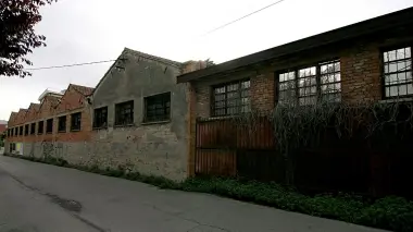 I due vecchi fabbricati di via Rodi che saranno demoliti: al loro posto saranno costruiti 22 appartamenti
