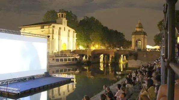 Pubblico sulla scalinata del Portello a Padova per il River Film Festival: da domani la 15esima edizione